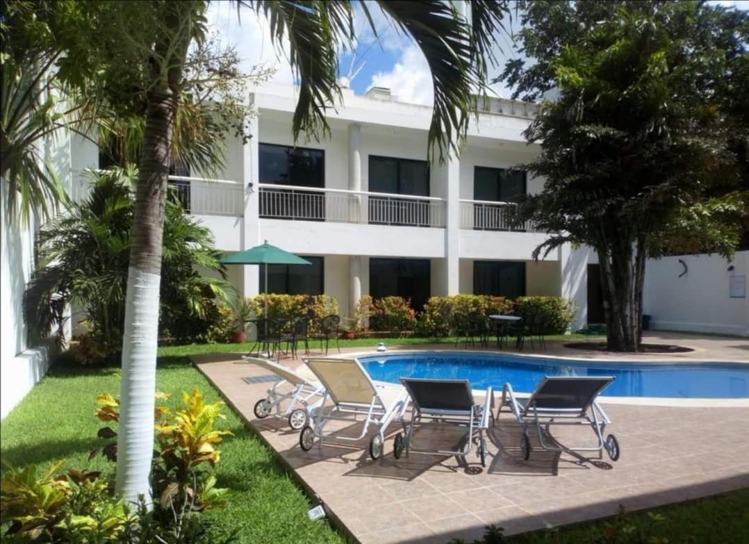 Hotel Holly Merida Bagian luar foto
