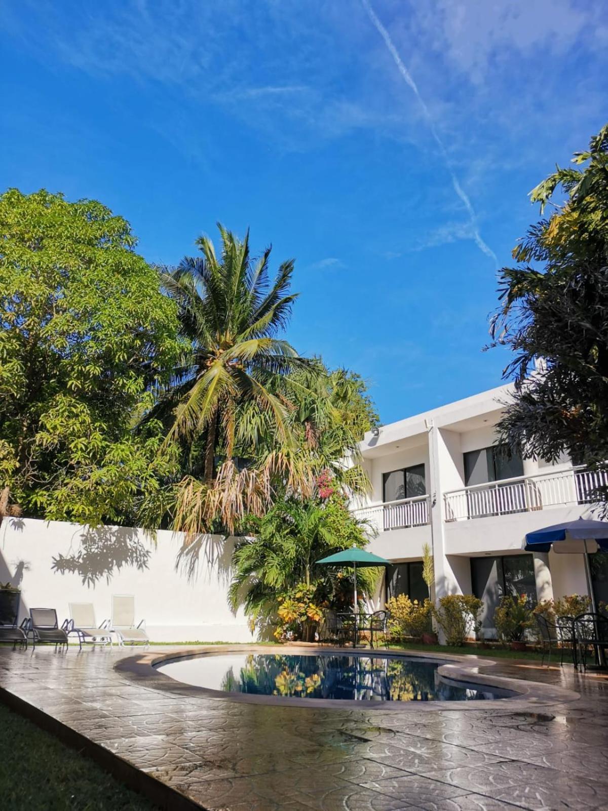 Hotel Holly Merida Bagian luar foto