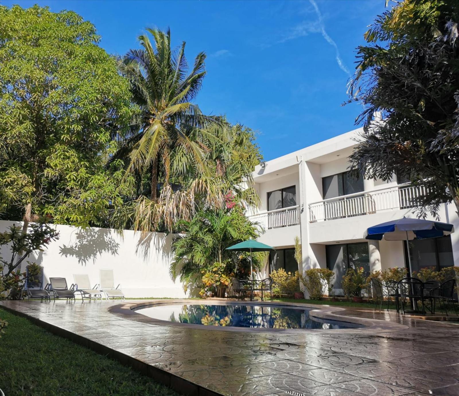 Hotel Holly Merida Bagian luar foto