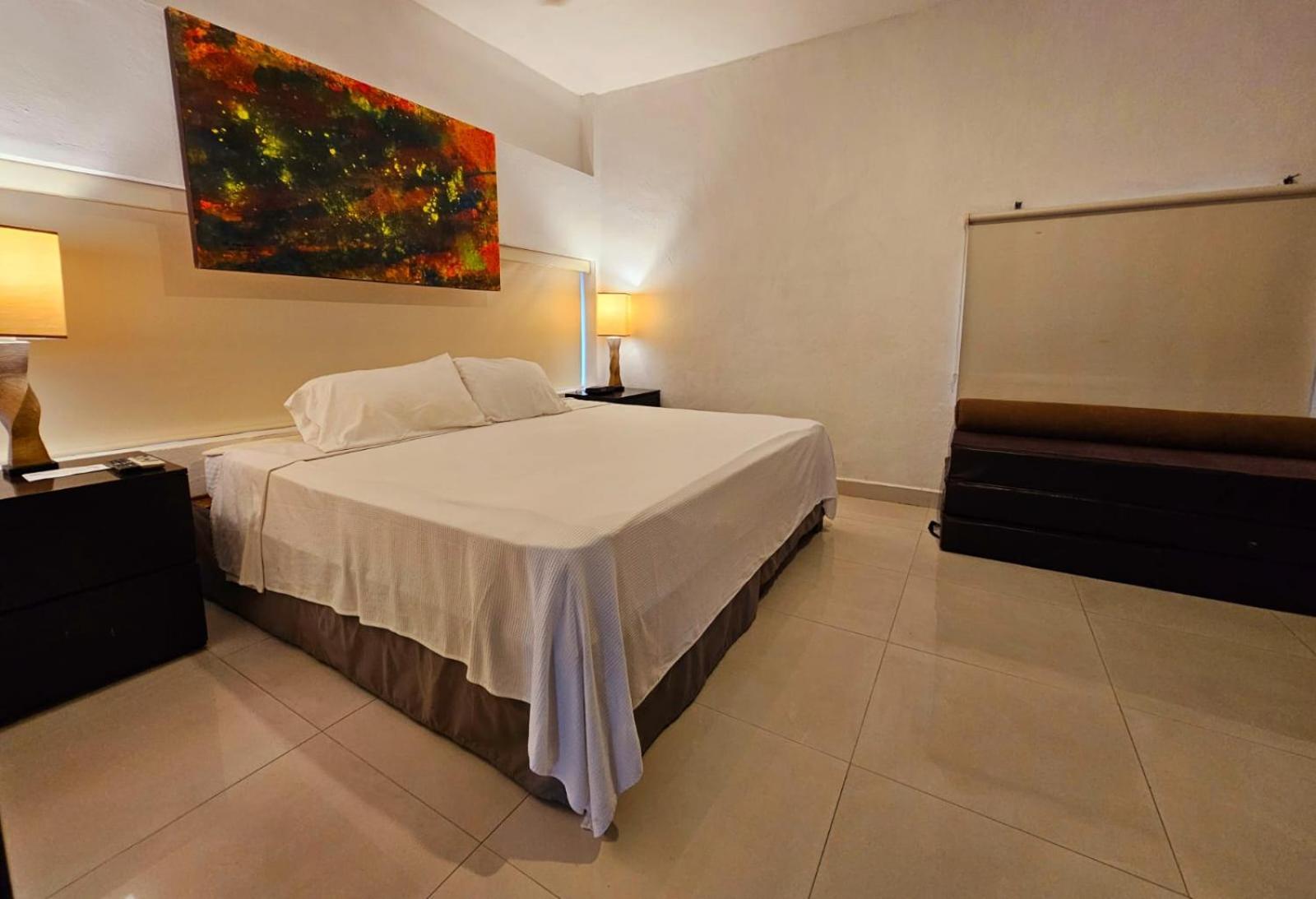 Hotel Holly Merida Bagian luar foto